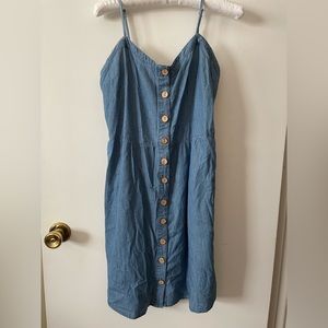 Maurice’s demin chambray tank button
